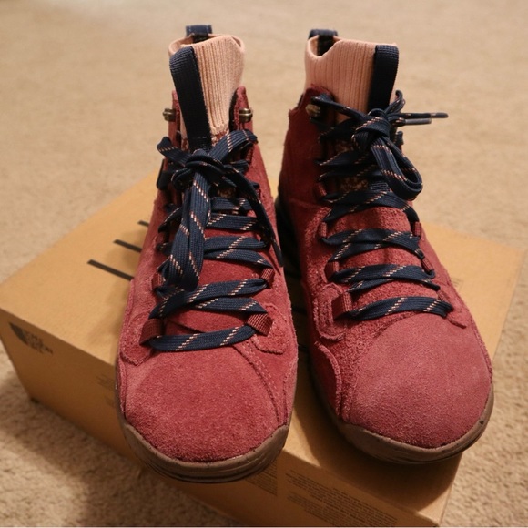 The North Face Women's Back-To-Berkeley III Sport Waterproof Boots - Picture 3 of 7